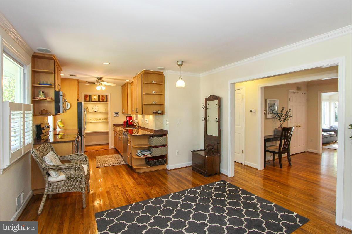 6406 Stoneham Road Bethesda, MD 20817 - Photo 9 of 29 Interior (General)