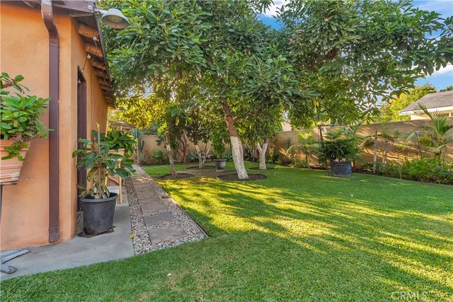 a view of a house with a backyard