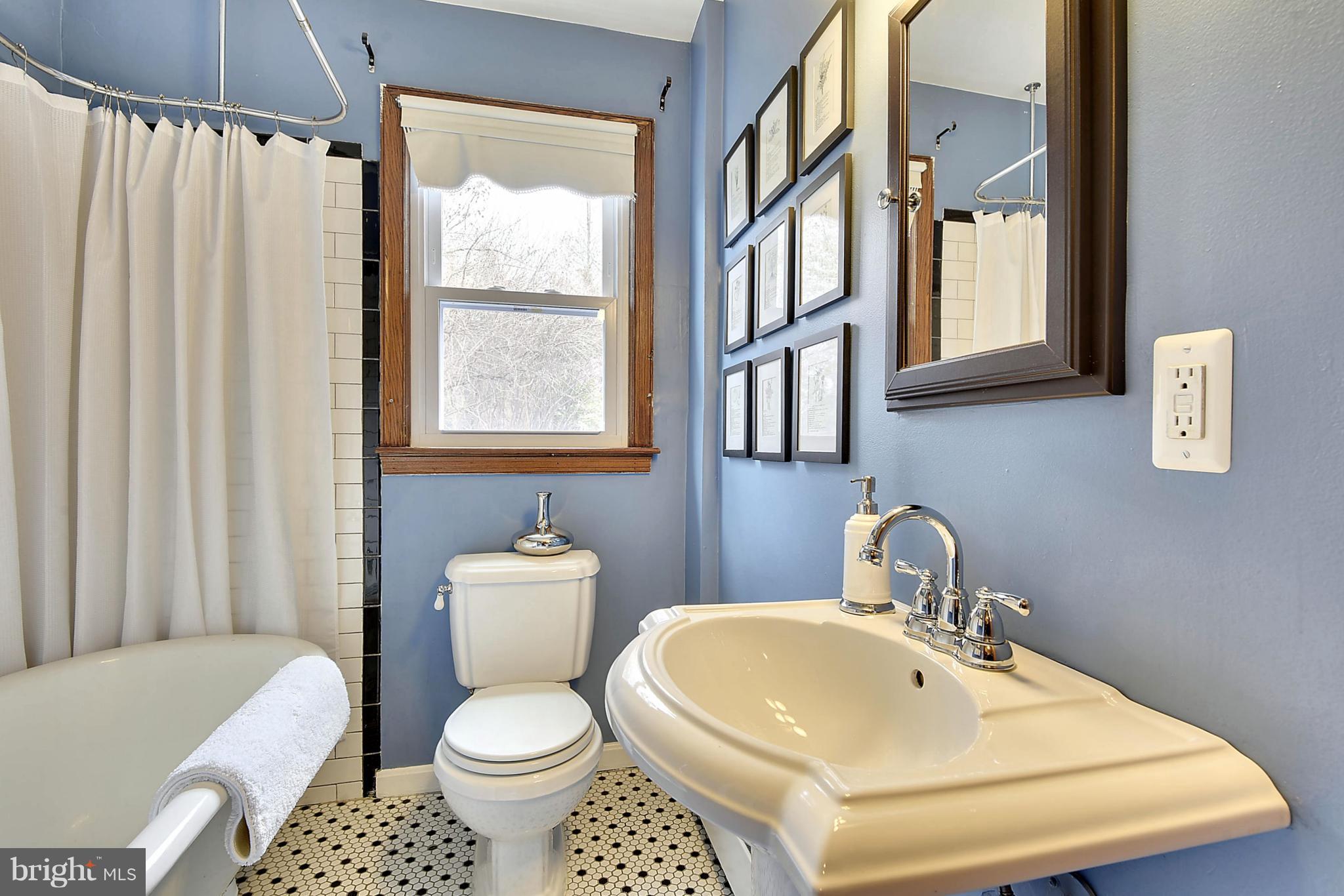 802 Wayne Avenue Silver Spring, MD 20910 - Photo 11 of 26 Main Level Bath