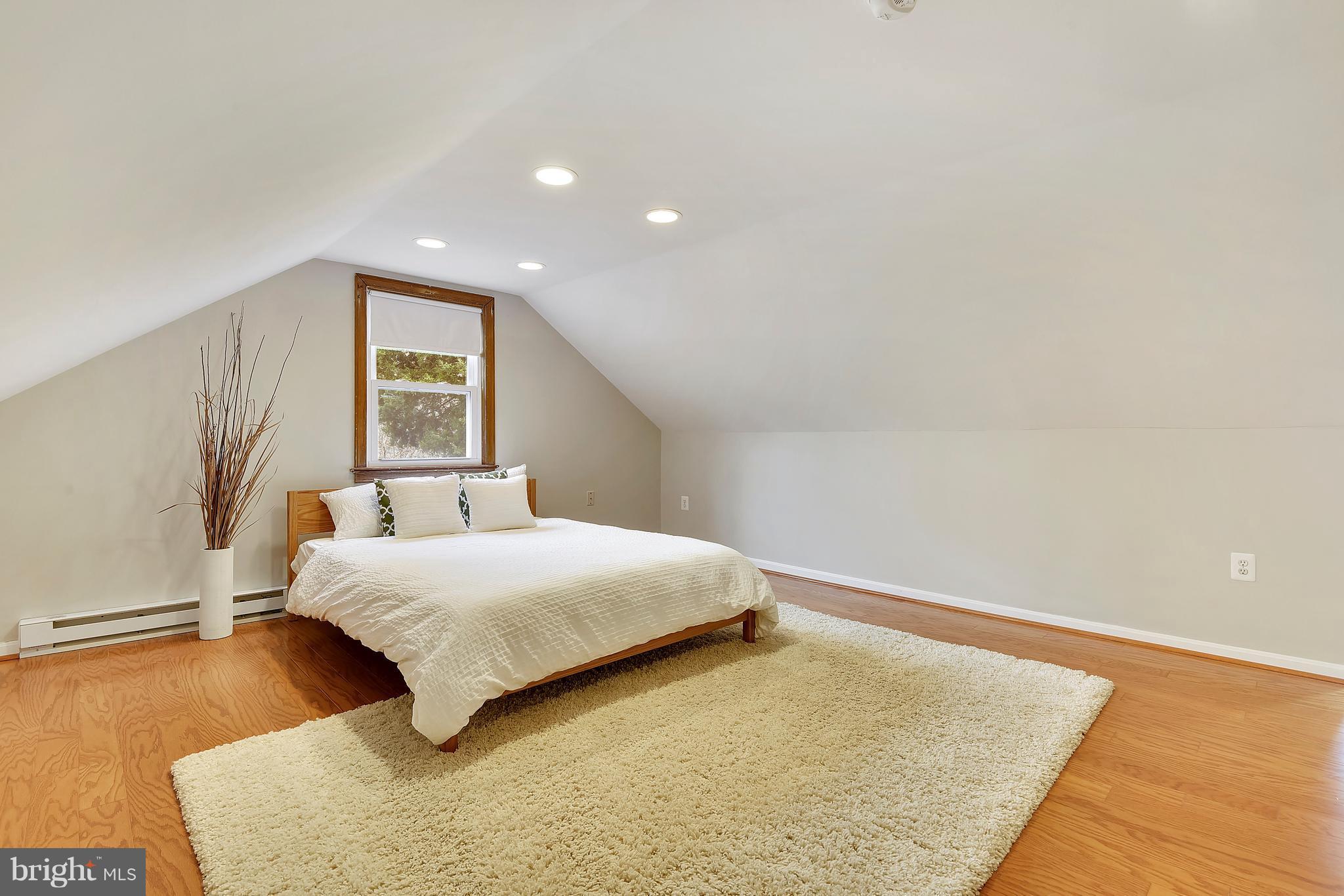 802 Wayne Avenue Silver Spring, MD 20910 - Photo 16 of 26 Bedroom