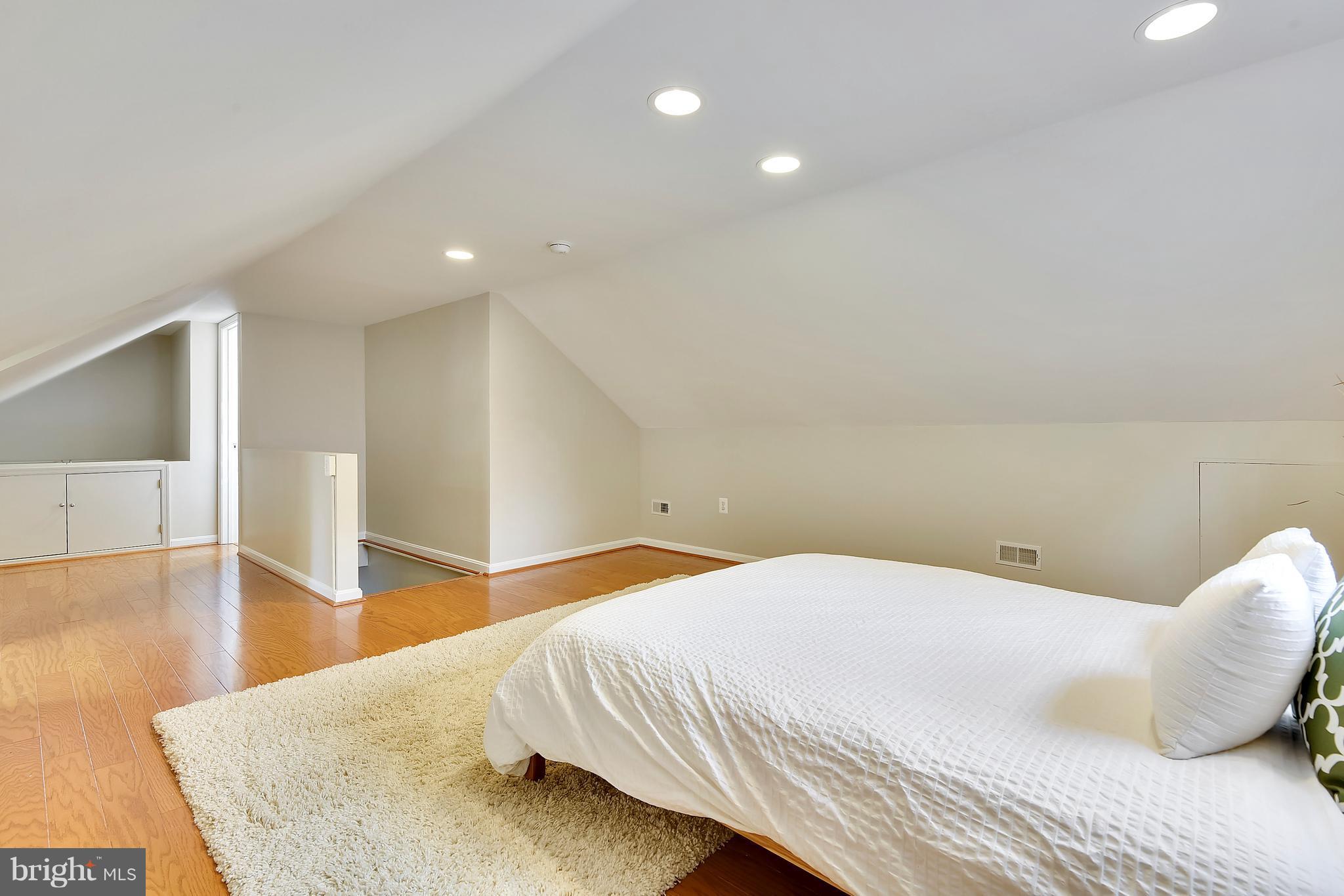 802 Wayne Avenue Silver Spring, MD 20910 - Photo 17 of 26 Bedroom
