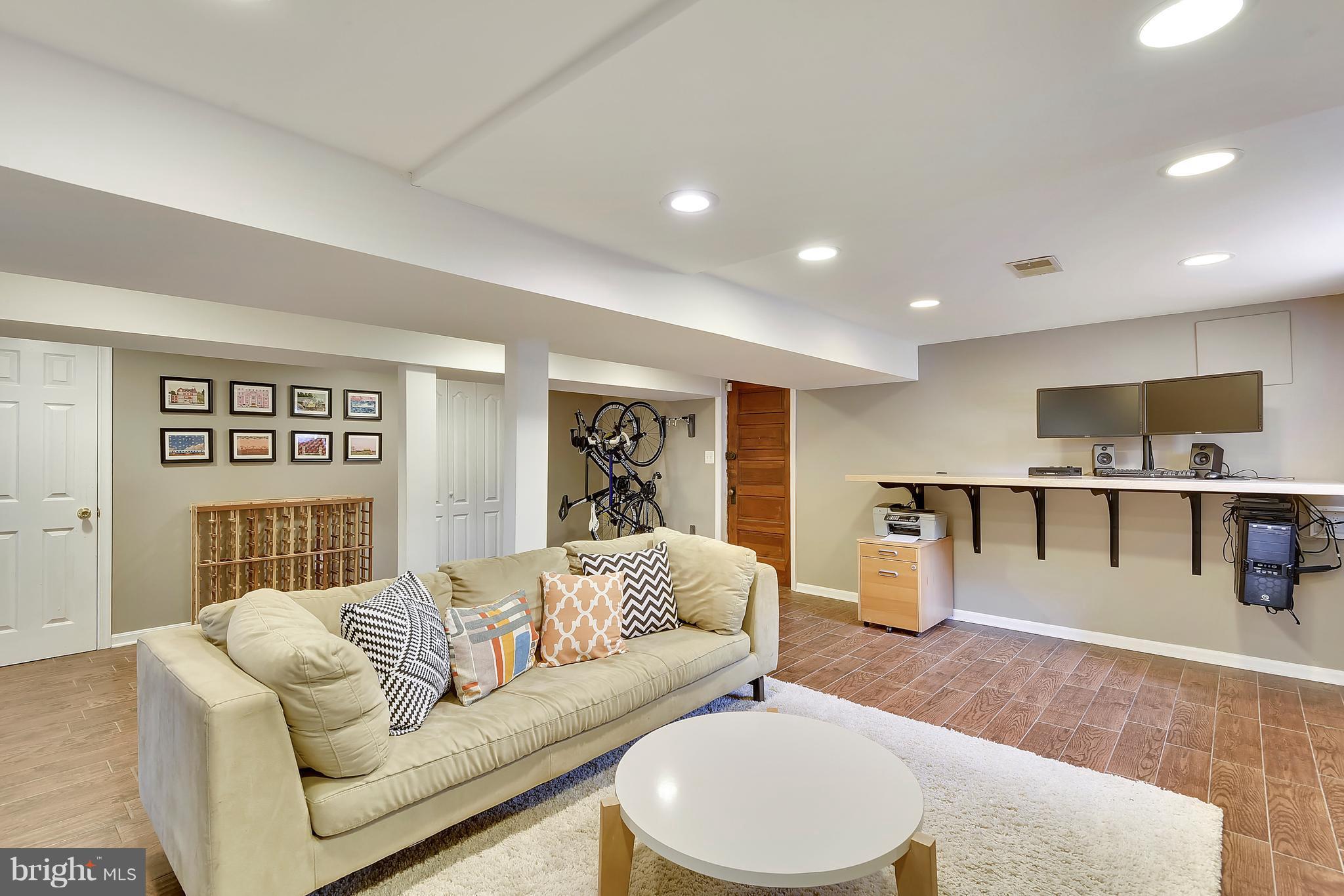 802 Wayne Avenue Silver Spring, MD 20910 - Photo 20 of 26 Family Room
