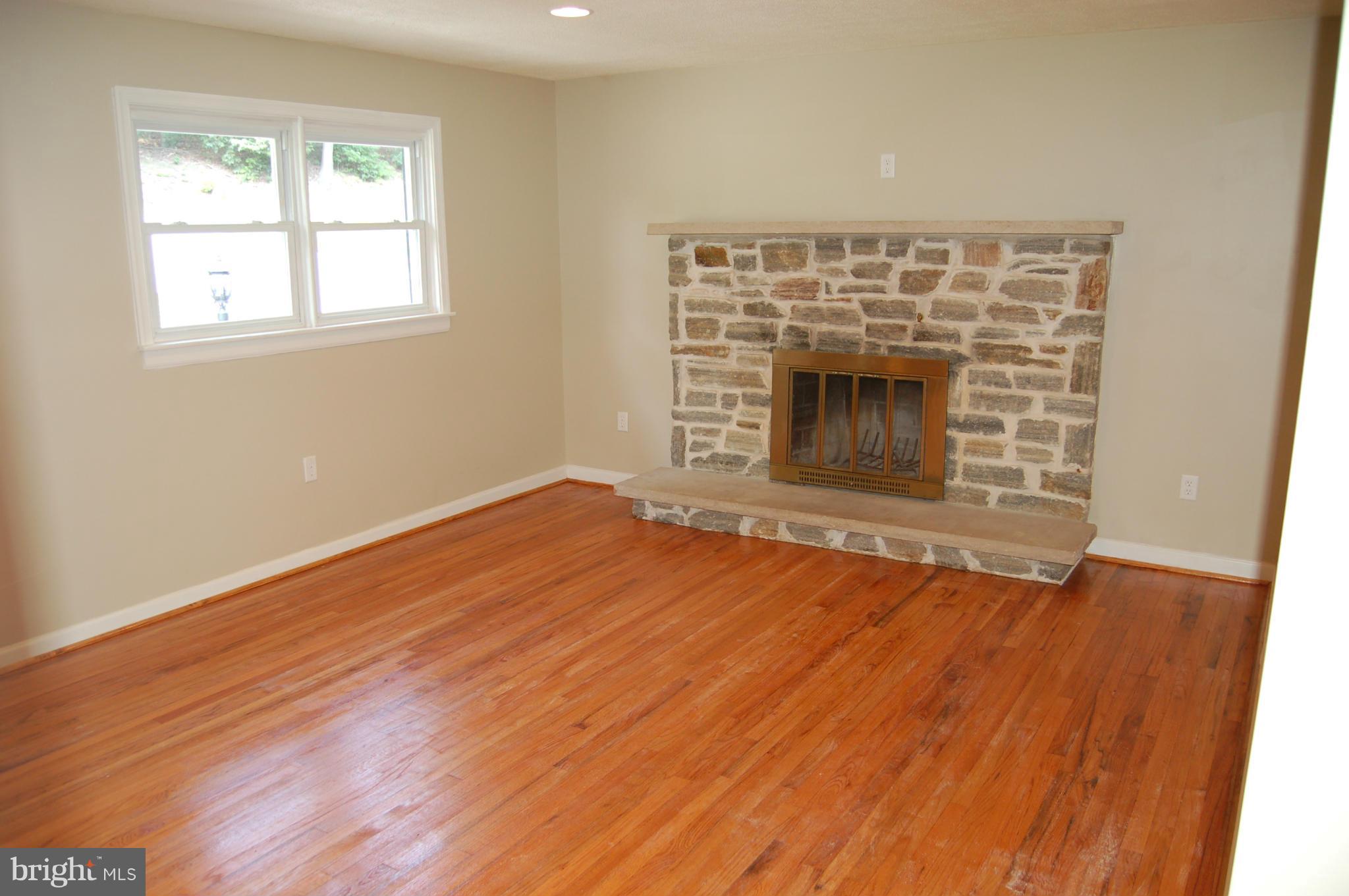 4957 Wentz Road Manchester, MD 21102 - Photo 15 of 30 Living Room