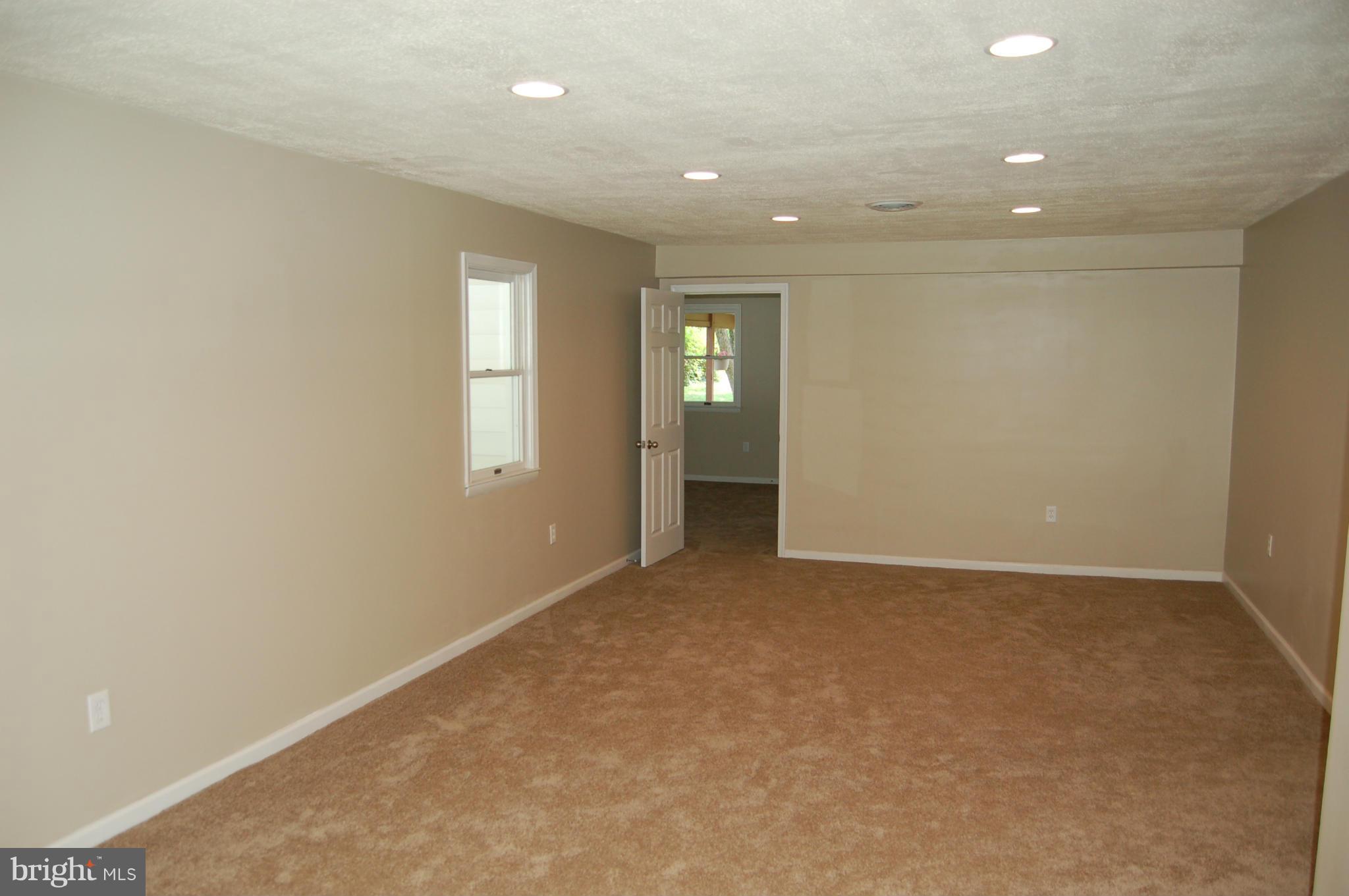4957 Wentz Road Manchester, MD 21102 - Photo 17 of 30 Family Room