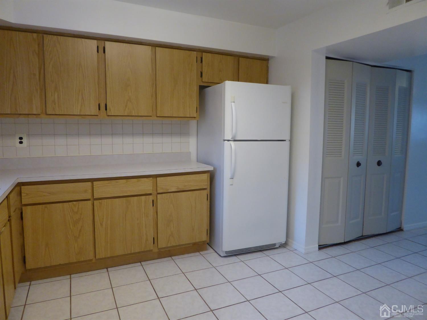 5306 Hana Road Edison, NJ 08817 - Photo 6 of 31 Gallery Image 6