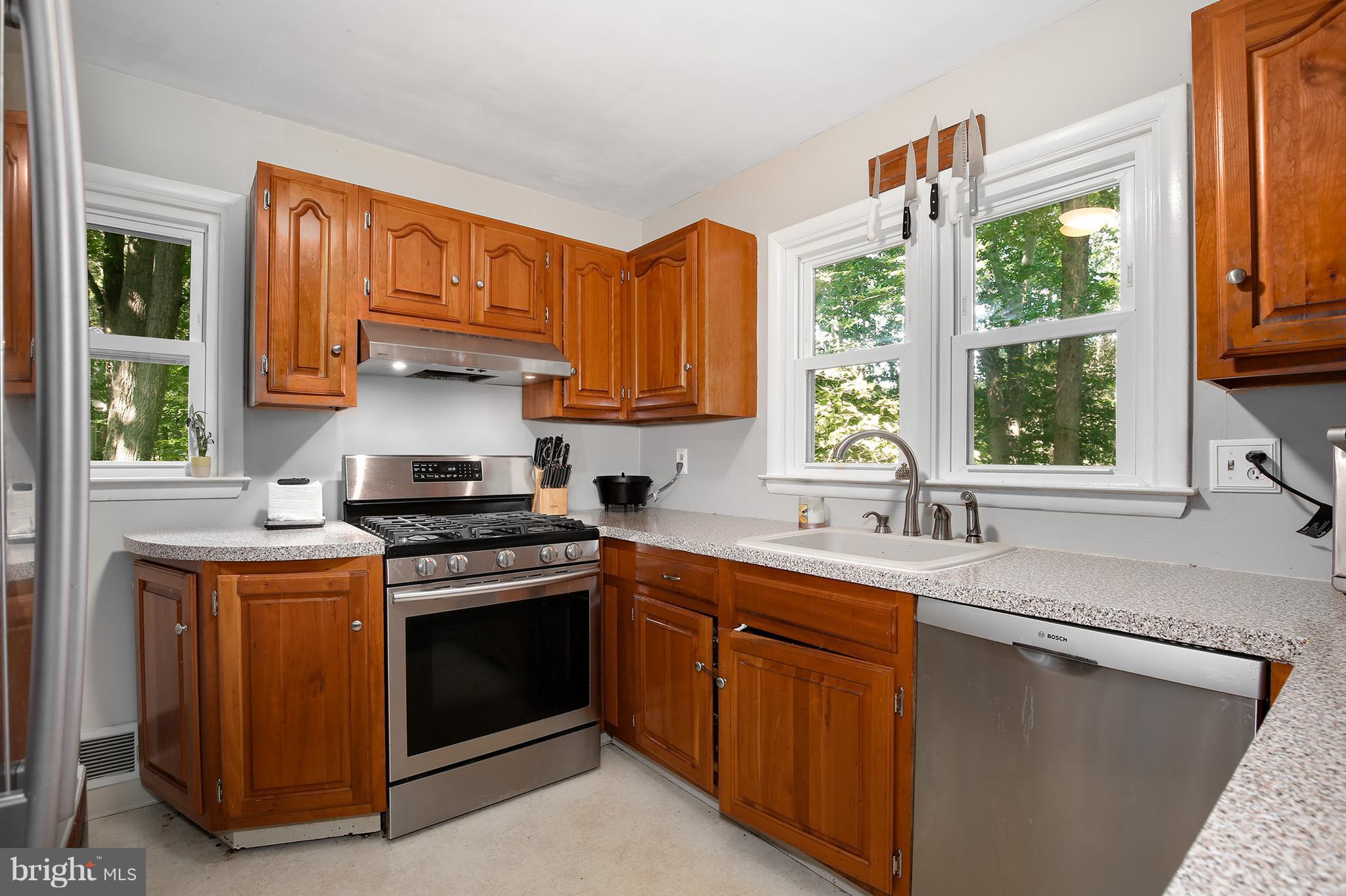 4814 Rollingtop Road Ellicott City, MD 21043 - Photo 3 of 16 Kitchen