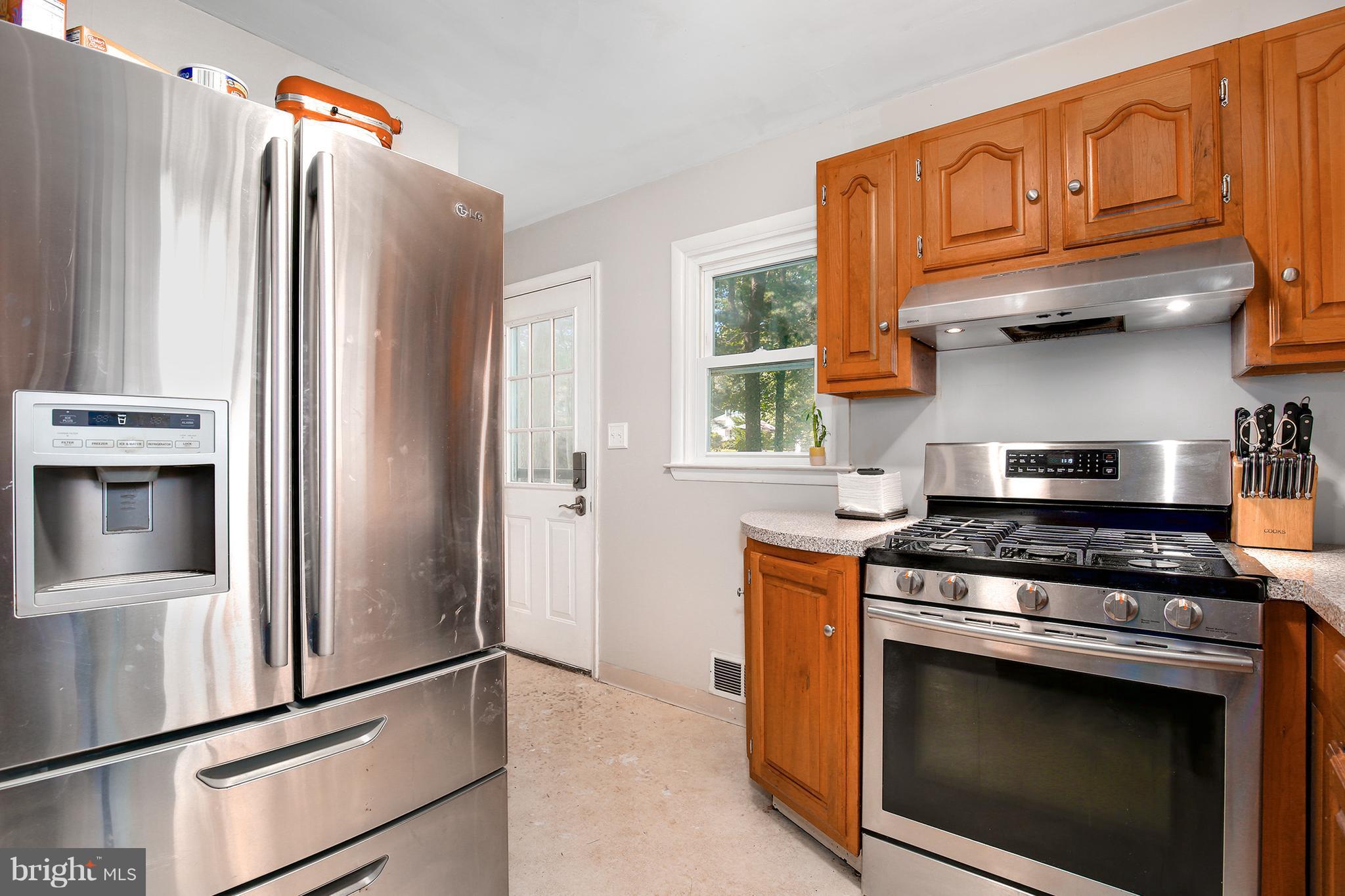 4814 Rollingtop Road Ellicott City, MD 21043 - Photo 4 of 16 Kitchen