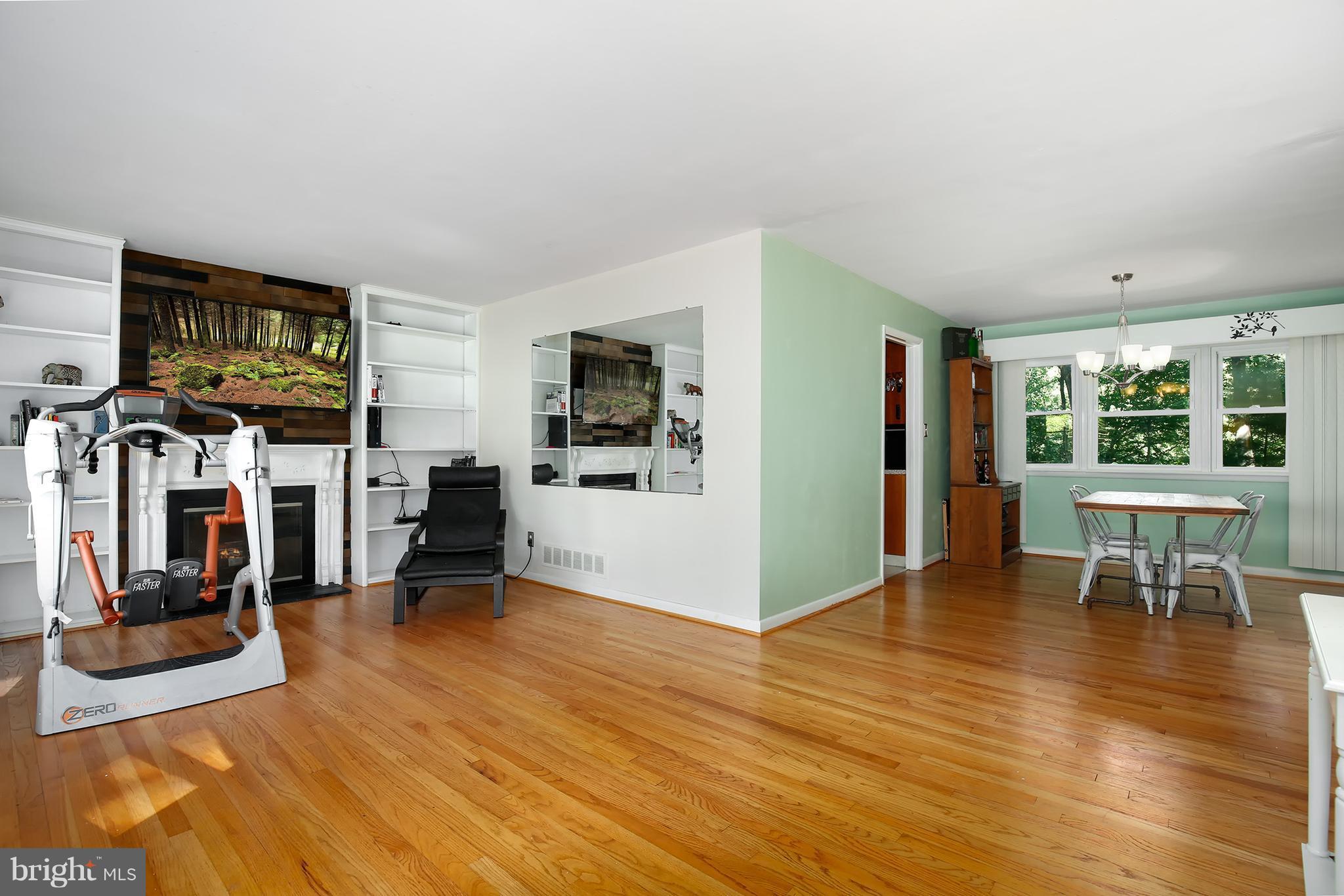 4814 Rollingtop Road Ellicott City, MD 21043 - Photo 6 of 16 Living Room