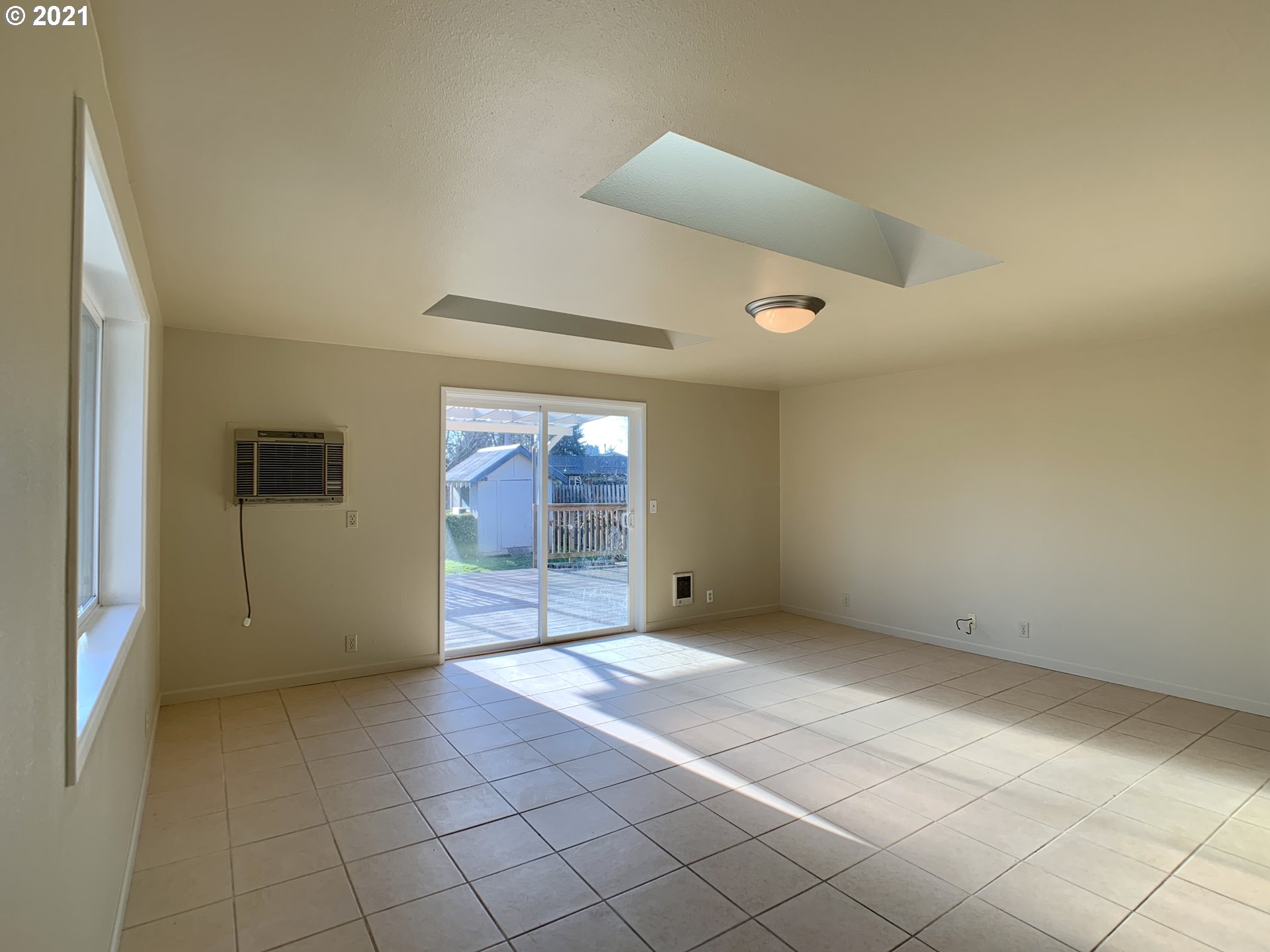 2610 Stratford Street Eugene, OR 97404 - Photo 11 of 28