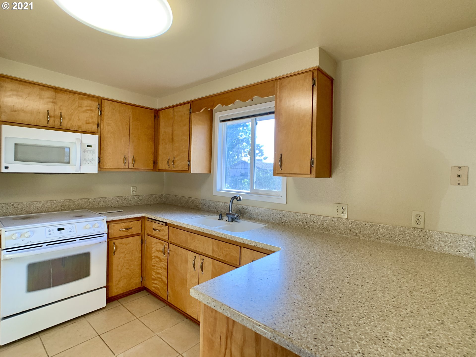 2610 Stratford Street Eugene, OR 97404 - Photo 7 of 28