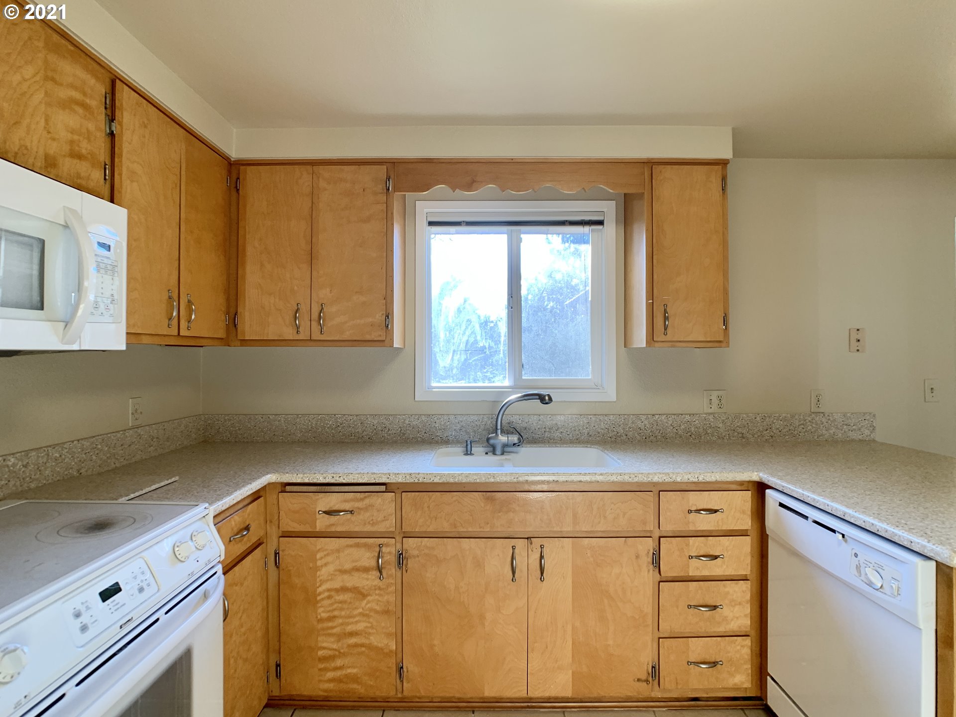 2610 Stratford Street Eugene, OR 97404 - Photo 8 of 28