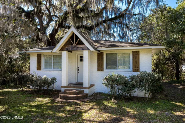 $2,200 | 710 Ribaut Road, Beaufort, SC 29902