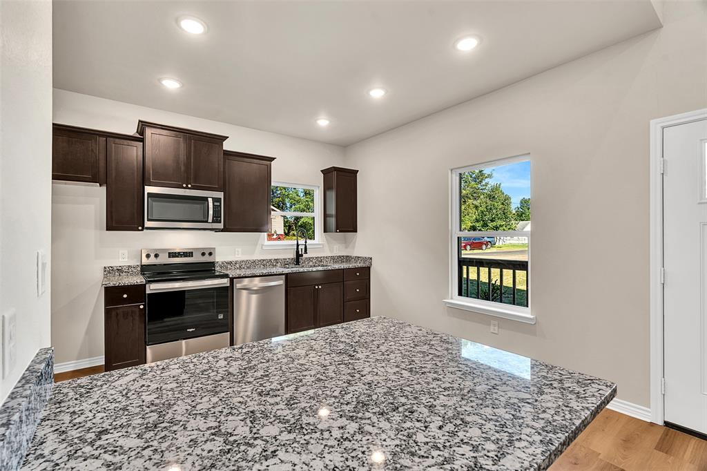 1701 Sandlin Street Longview, TX 75602 - Photo 2 of 18