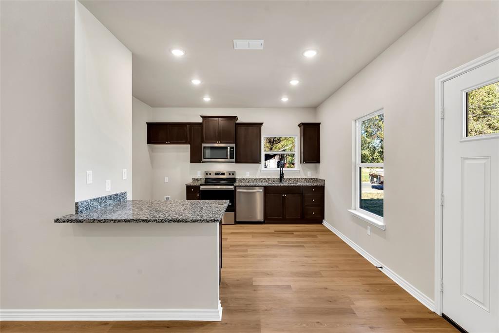 1701 Sandlin Street Longview, TX 75602 - Photo 3 of 18