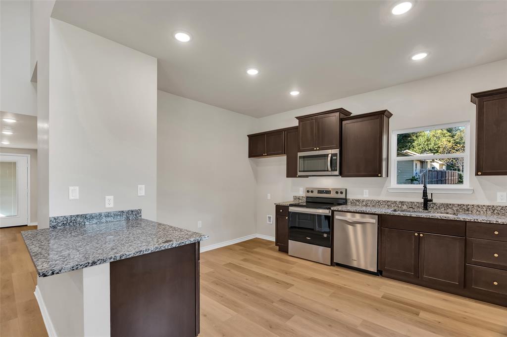 1701 Sandlin Street Longview, TX 75602 - Photo 4 of 18