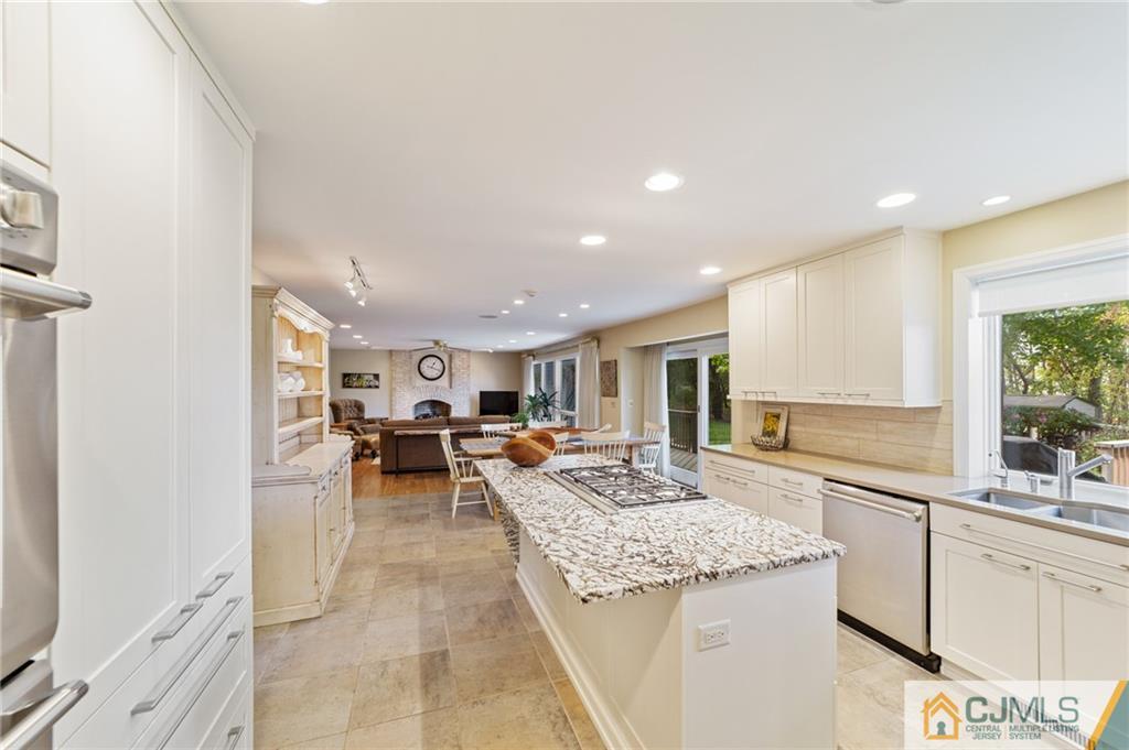 18 Cherokee Road East Brunswick, NJ 08816 - Photo 4 of 36 Gallery Image 4