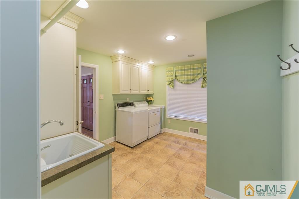 18 Cherokee Road East Brunswick, NJ 08816 - Photo 9 of 36 Gallery Image 9