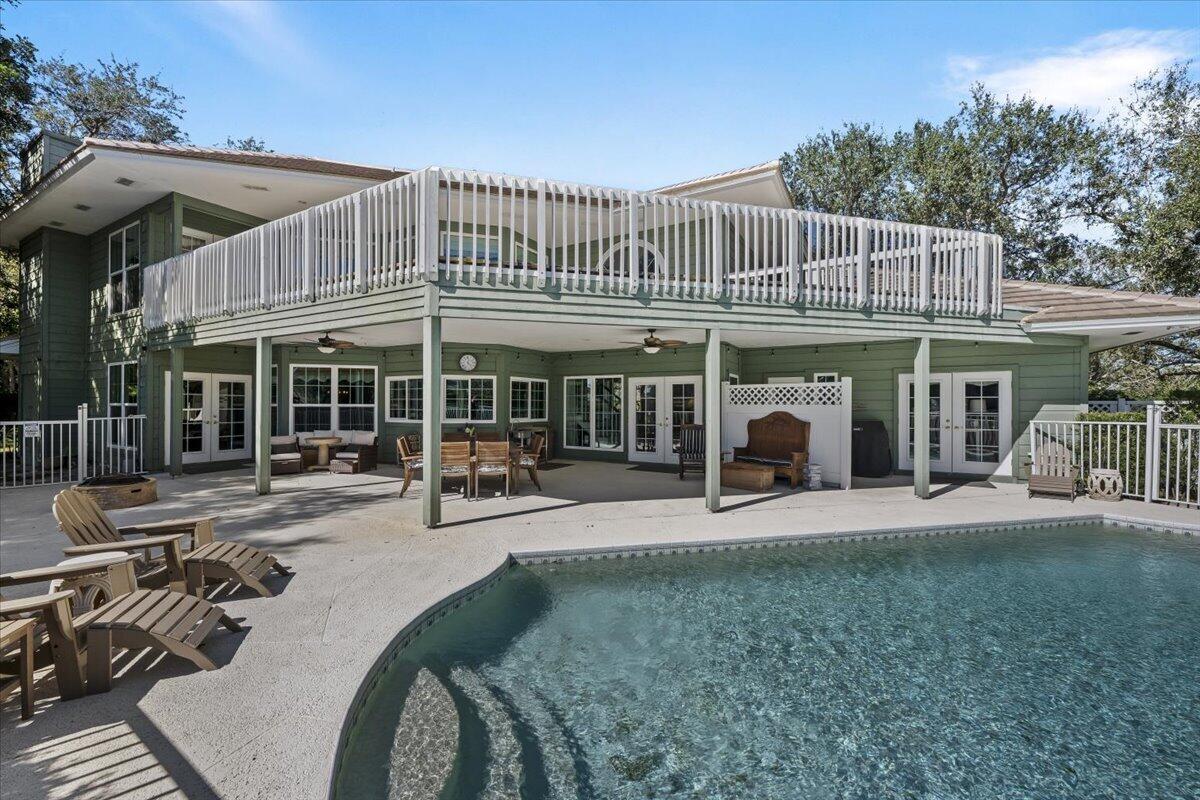 7 Alnwick Road Palm Beach Gardens, FL 33418 - Photo 31 of 47 a view of a house with sitting area and garden