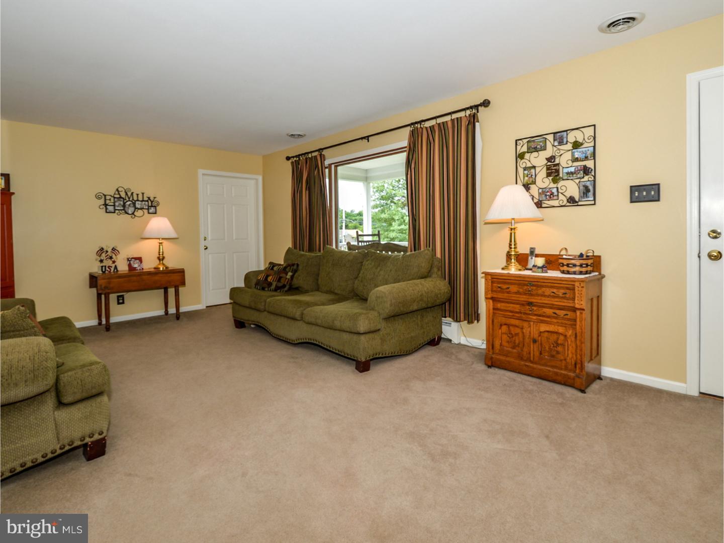 320 Ridge Road Telford, PA 18969 - Photo 7 of 24 Living Room