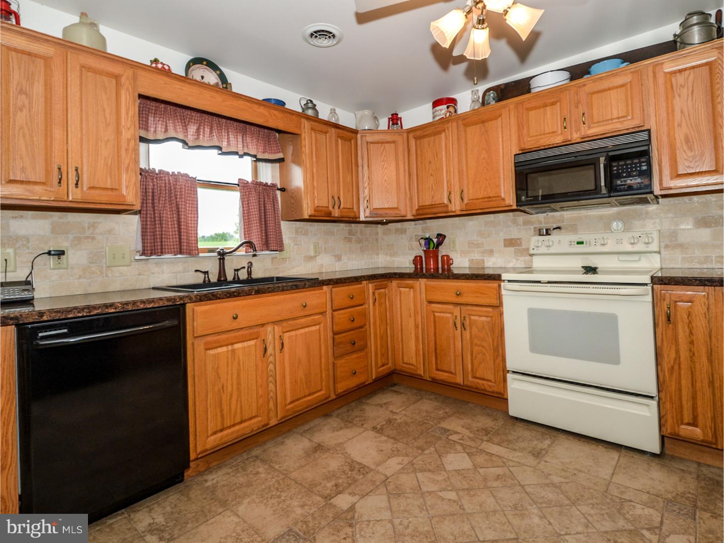 320 Ridge Road Telford, PA 18969 - Photo 10 of 24 Kitchen