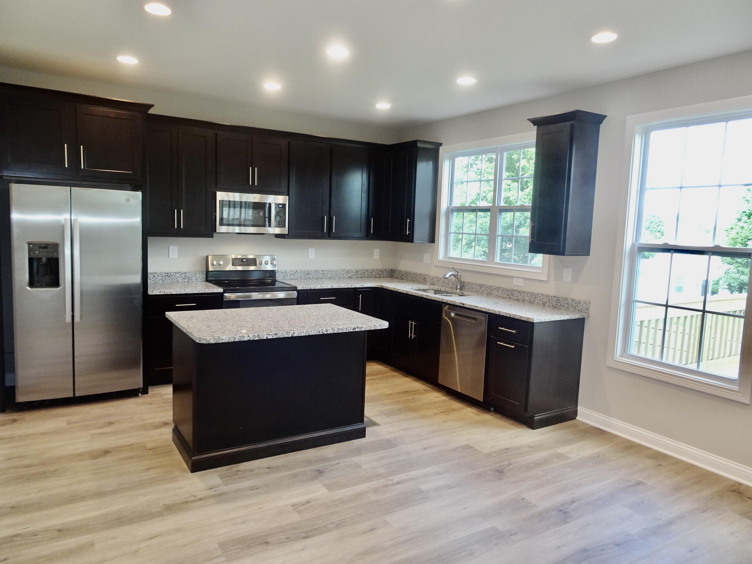 1308 Greendale Road Lexington, KY 40511 - Photo 5 of 26 DSC05911