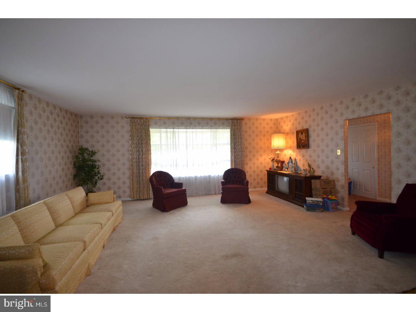 4265 Morris Road Hatboro, PA 19040 - Photo 4 of 15 Living Room