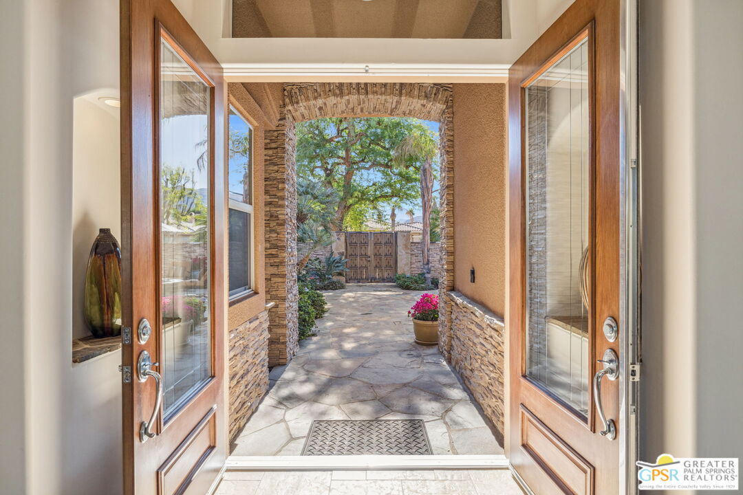 2 Varsity Circle Rancho Mirage, CA 92270 - Photo 3 of 65