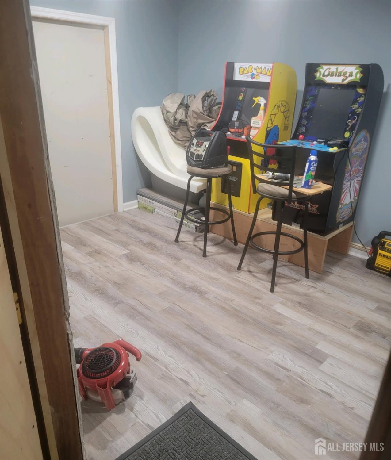 47 Harrison Avenue Edison, NJ 08837 - Photo 26 of 33