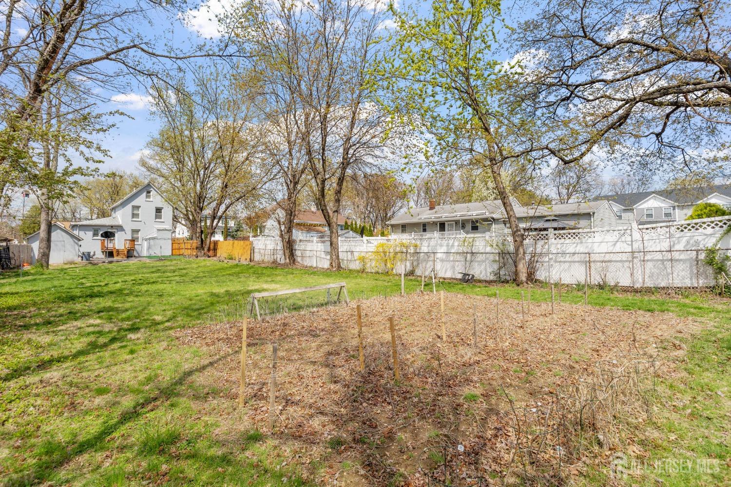 47 Harrison Avenue Edison, NJ 08837 - Photo 5 of 33