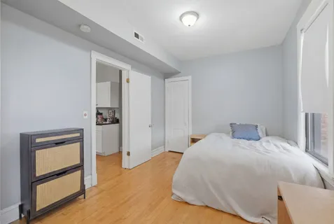 $1,399,000 | 1900 West Oakdale Avenue, Chicago, IL 60657
