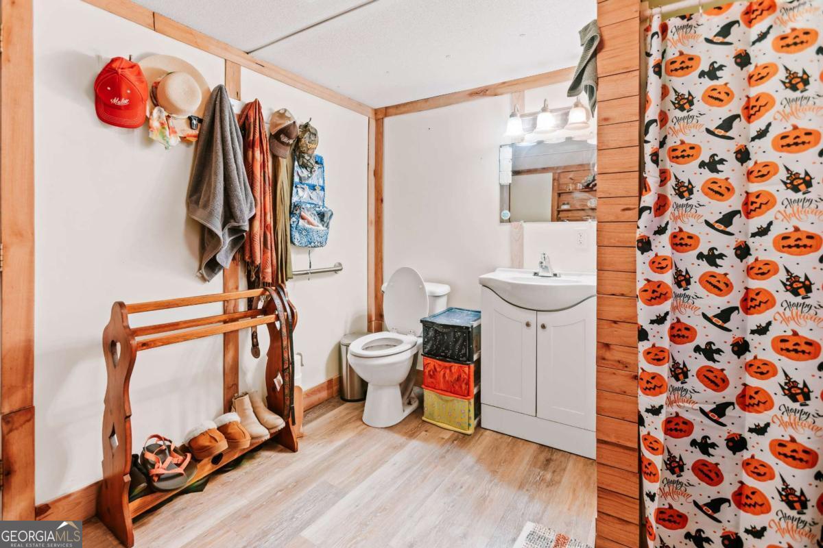 5971 Penfield Road Union Point, GA 30669 - Photo 28 of 42 a bathroom with a toilet sink and shower curtain