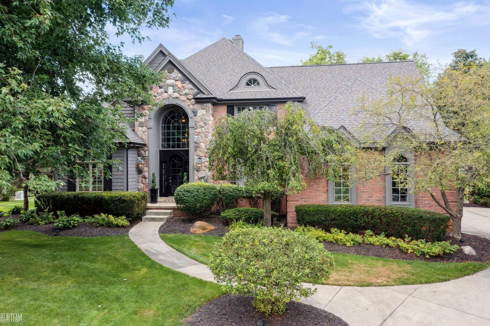 4133 Oak Tree Circle Rochester, MI 48306 - Photo 1 of 65 50149801-ae310c80-92ef-4a29-8cfe-547d972b54d1.JPG