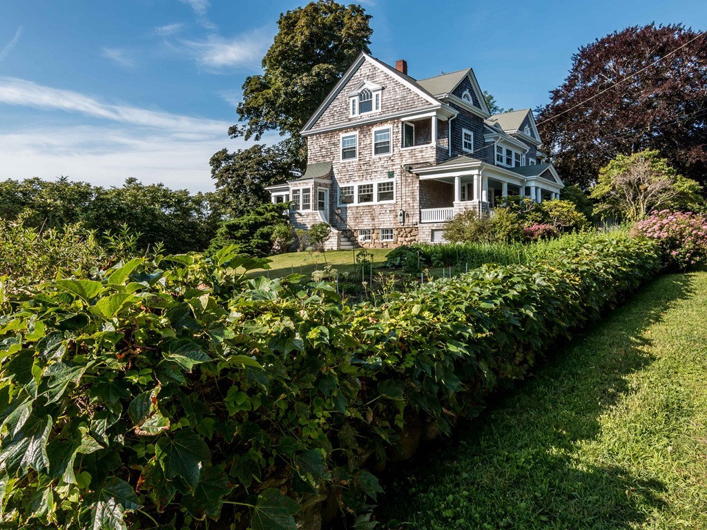 24 Beach Road Gloucester, MA 01930 - Photo 5 of 29 Gallery Image 5