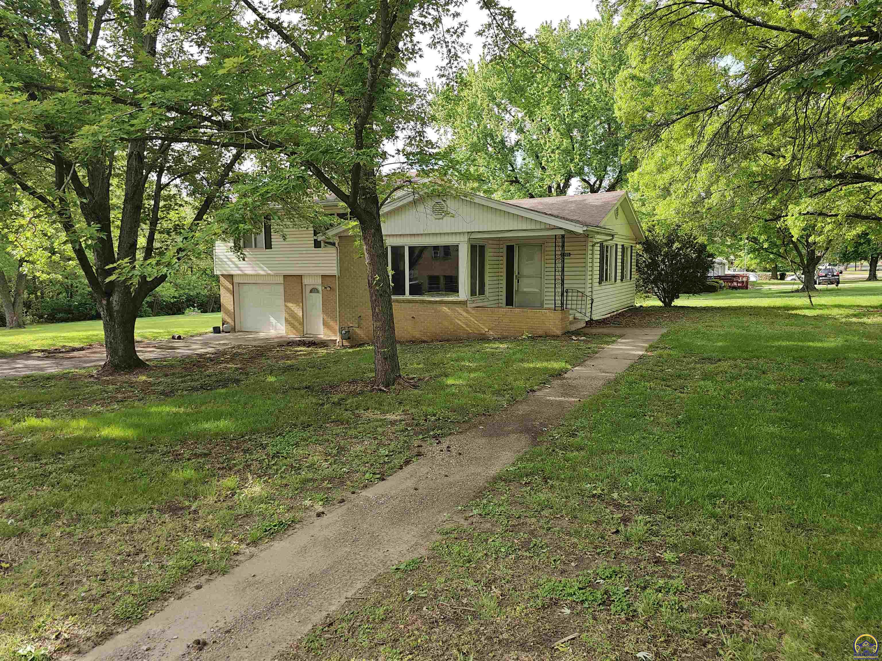 3205 Northwest Rochester Road Topeka, KS 66617 - Photo 2 of 52