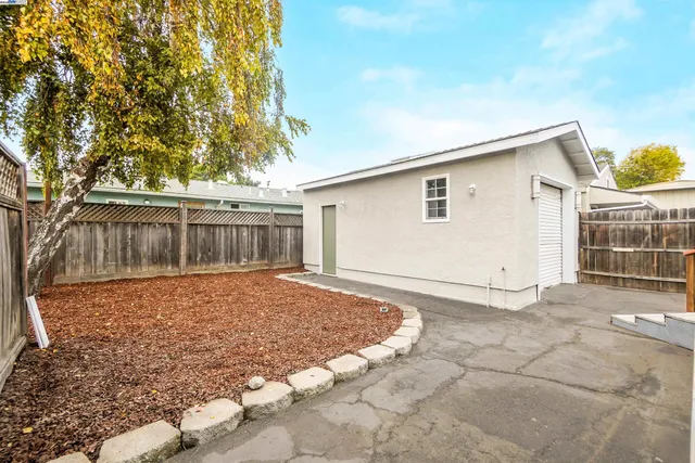 a view of a backyard of the house