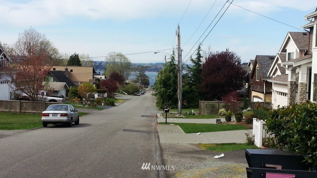 1206 North 31st Street Renton, WA 98056 - Photo 3 of 23