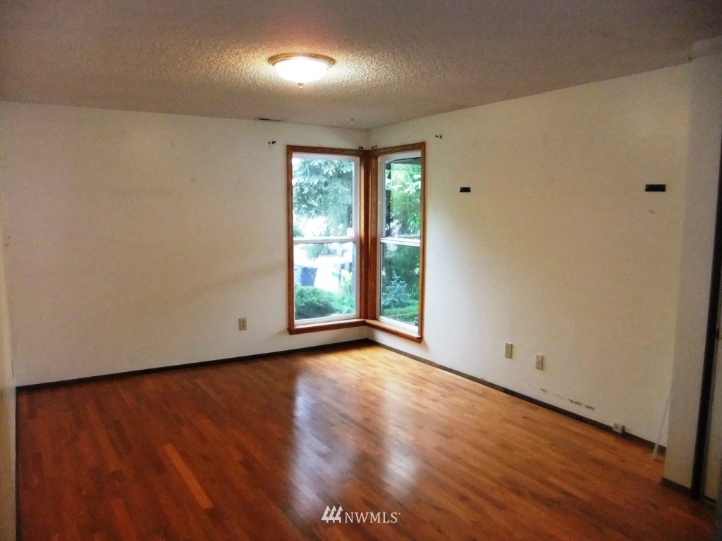 1206 North 31st Street Renton, WA 98056 - Photo 4 of 23
