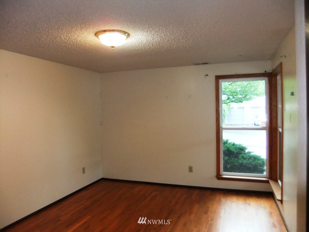 1206 North 31st Street Renton, WA 98056 - Photo 5 of 23