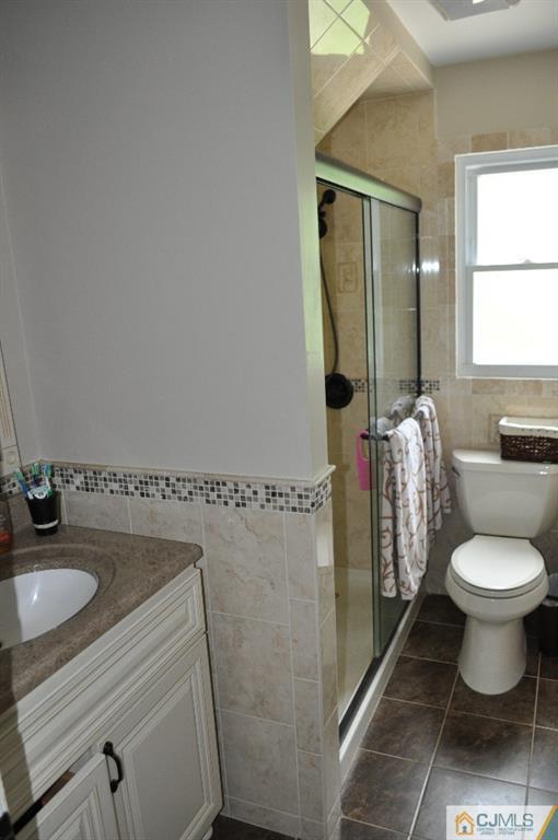 110 Stafford Road Colonia, NJ 07067 - Photo 19 of 24 a bathroom with a sink toilet and shower