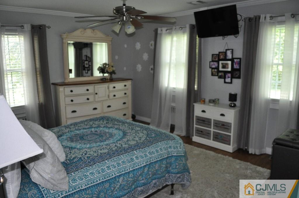 110 Stafford Road Colonia, NJ 07067 - Photo 21 of 24 a living room with furniture