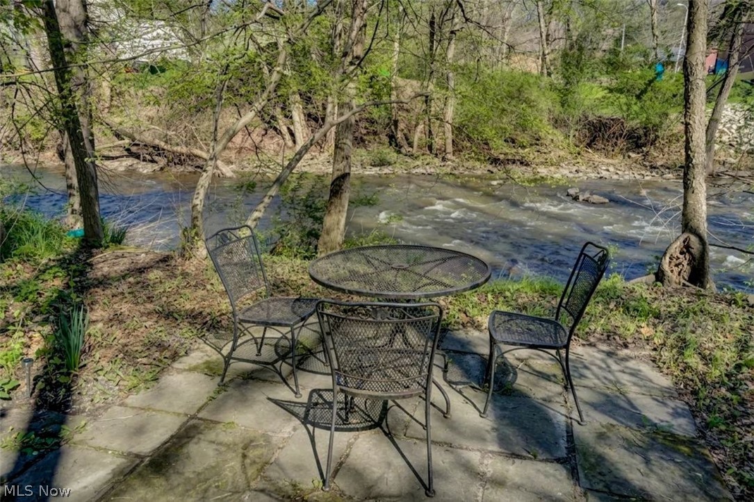 197 Miles Road Chagrin Falls, OH 44022 - Photo 3 of 25