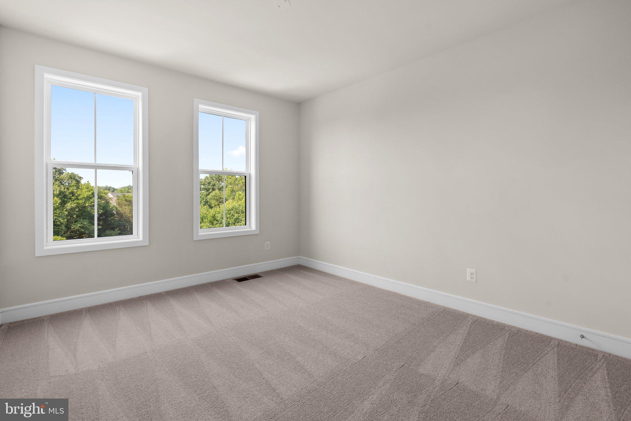 43176 Farringdon Square Broadlands, VA 20148 - Photo 18 of 33 an empty room with windows