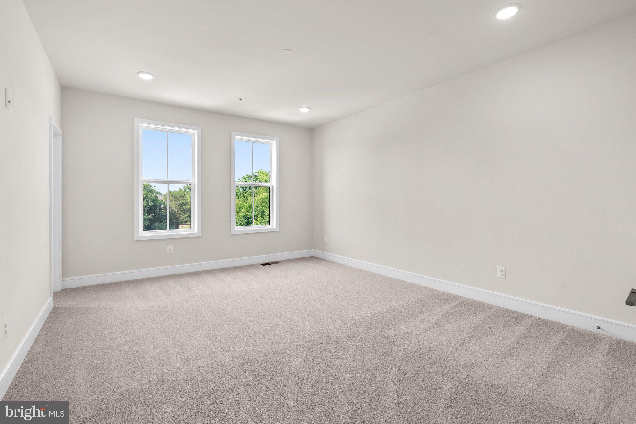 43176 Farringdon Square Broadlands, VA 20148 - Photo 10 of 33 an empty room with windows