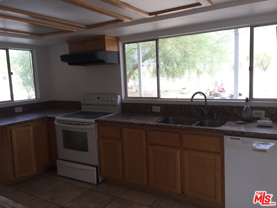 73257 Sullivan Road Twentynine Palms, CA 92277 - Photo 15 of 37