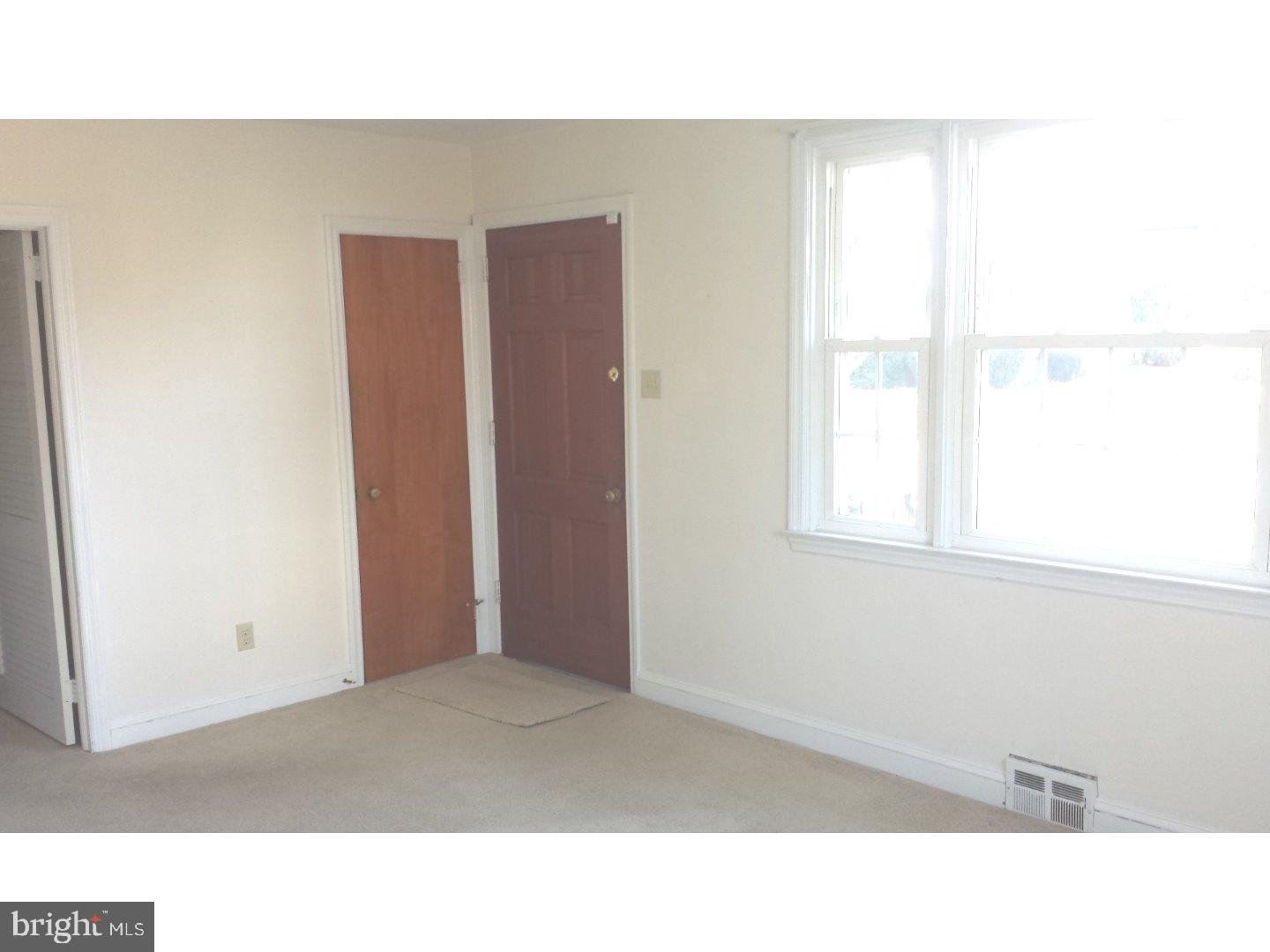 2619 Radcliffe Road Broomall, PA 19008 - Photo 5 of 24 Living Room