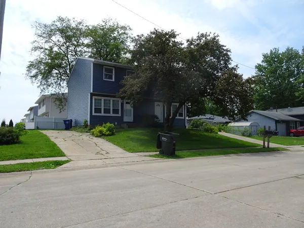 $197,500 | 1705 West 55th Street, Davenport, IA 52806