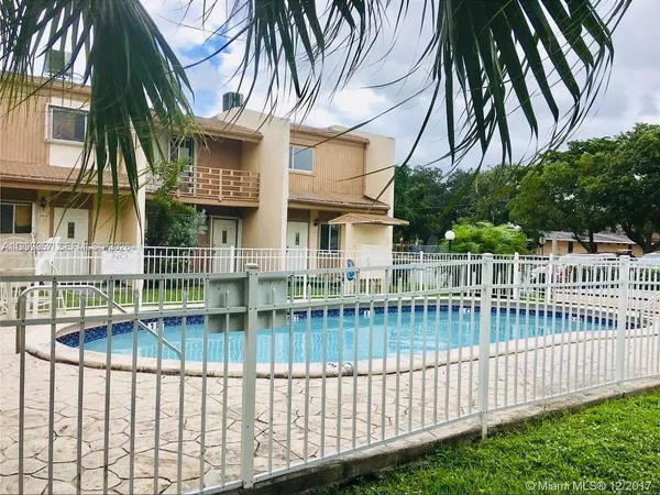 $2,300 | 2831 Pierce Street, Unit 106, Hollywood, FL 33020
