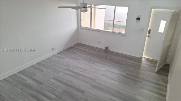 $2,300 | 2831 Pierce Street, Unit 106, Hollywood, FL 33020
