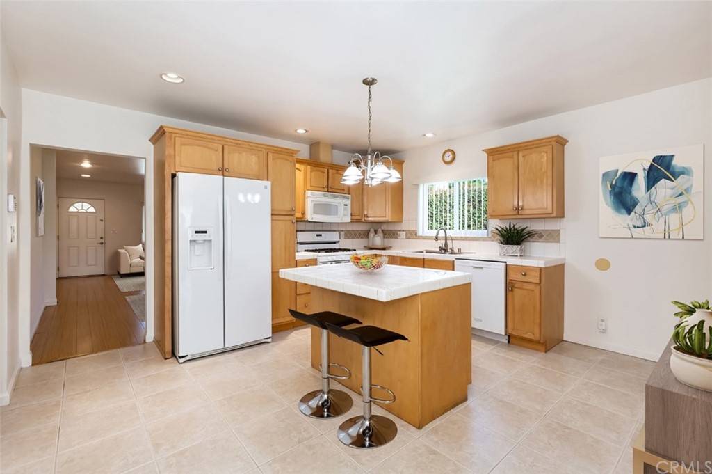610 Del Monte Street Pasadena, CA 91103 - Photo 17 of 49 Kitchen
Virtually Staged