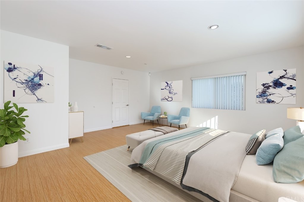 610 Del Monte Street Pasadena, CA 91103 - Photo 20 of 49 a bedroom with a bed and a potted plant